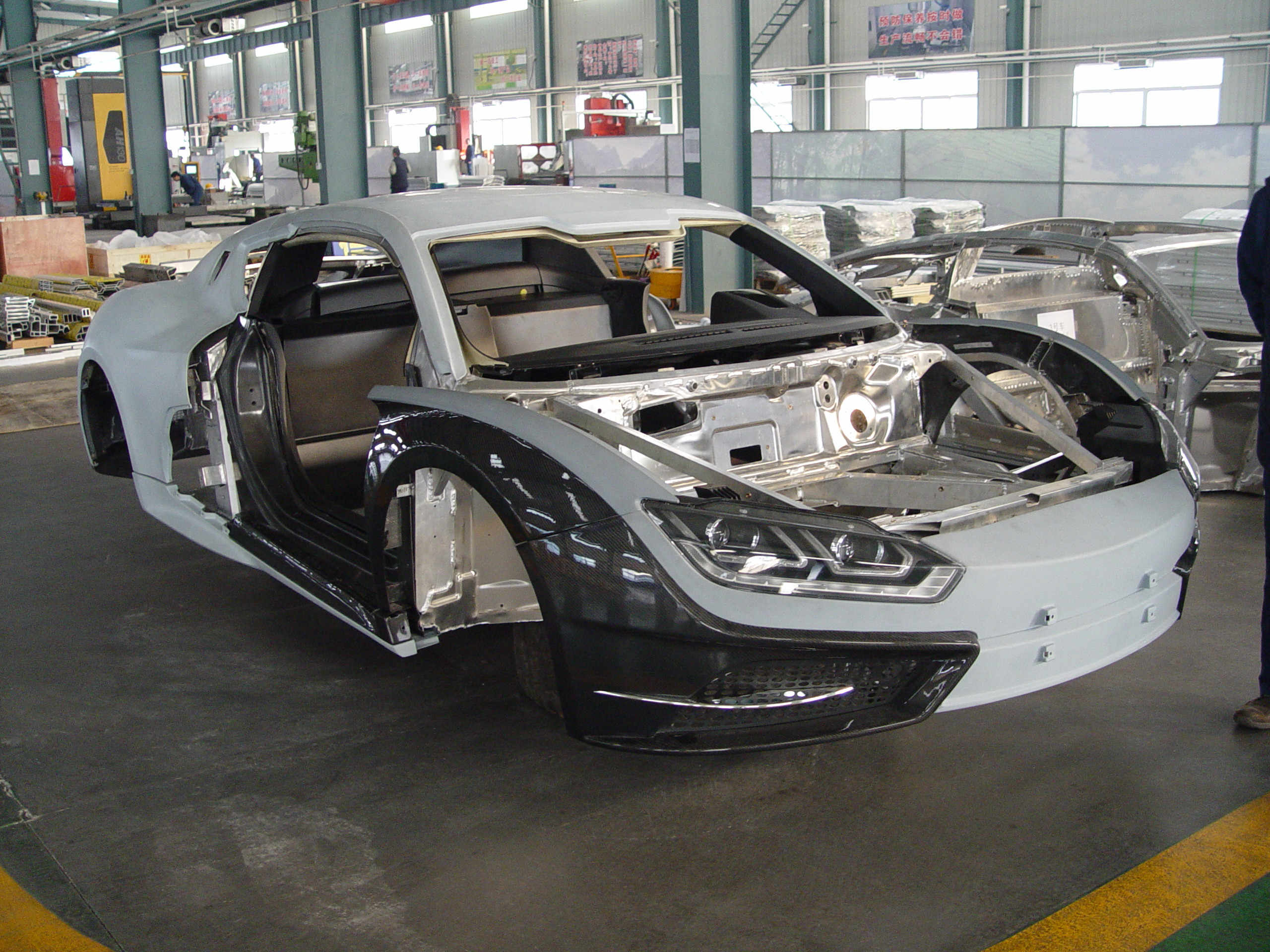 新能源電動鋁汽車外板碳纖維覆蓋件